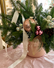 Load image into Gallery viewer, Winterful Arrangement