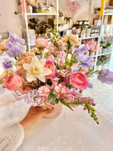 Load image into Gallery viewer, Rococo's ‘Pick of the Day’ Arrangement