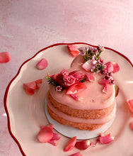 Load image into Gallery viewer, batter + bloom Mini Heart Cake
